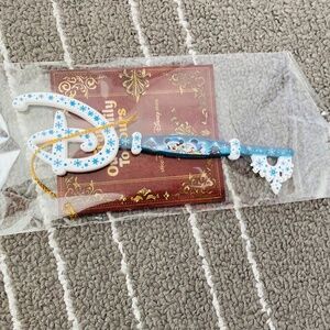 Disney - 2021 Holiday Key - Brand New and Sealed in Package